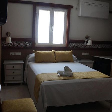 Hostal La Conilena Conil De La Frontera Exteriör bild