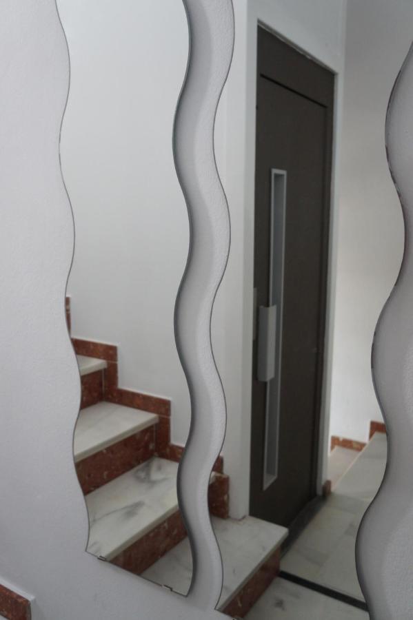 Hostal La Conilena Conil De La Frontera Exteriör bild