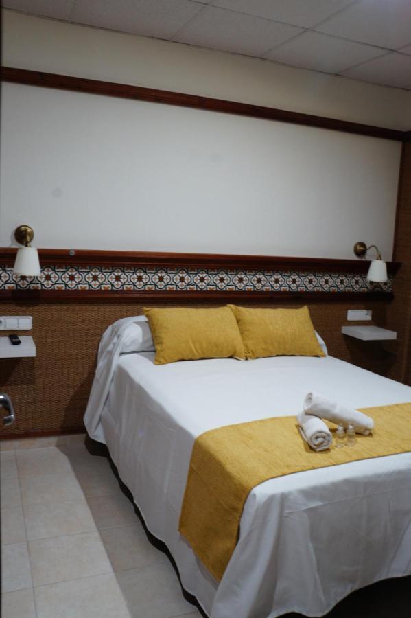 Hostal La Conilena Conil De La Frontera Exteriör bild