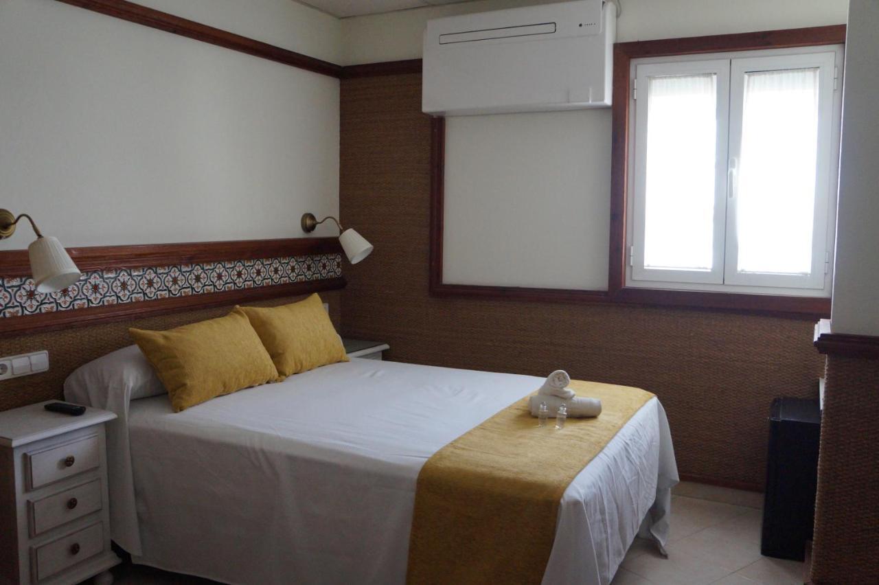 Hostal La Conilena Conil De La Frontera Exteriör bild