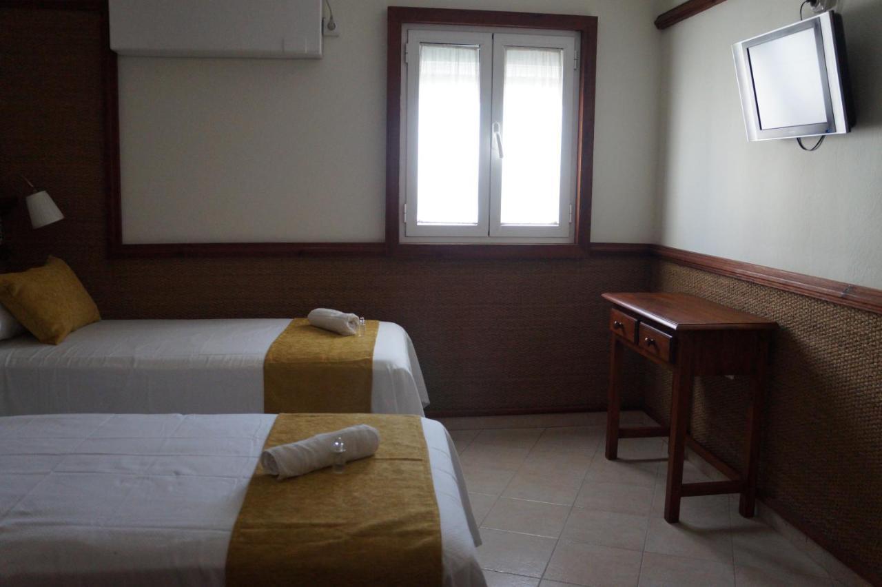 Hostal La Conilena Conil De La Frontera Exteriör bild