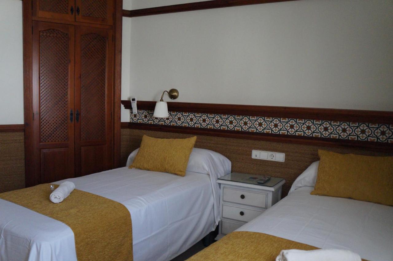 Hostal La Conilena Conil De La Frontera Exteriör bild