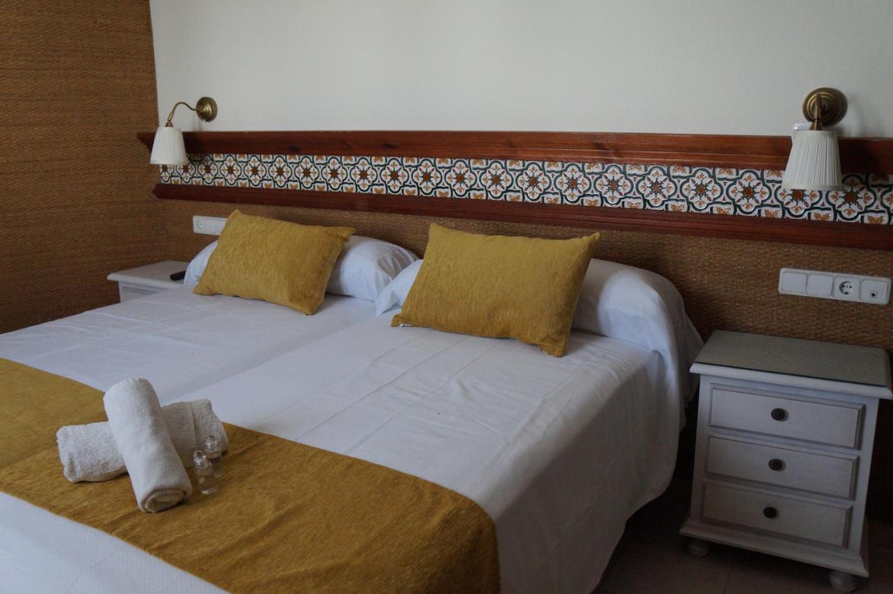 Hostal La Conilena Conil De La Frontera Exteriör bild