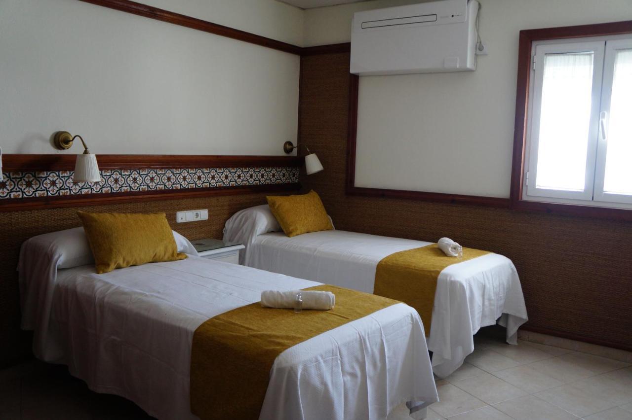 Hostal La Conilena Conil De La Frontera Exteriör bild