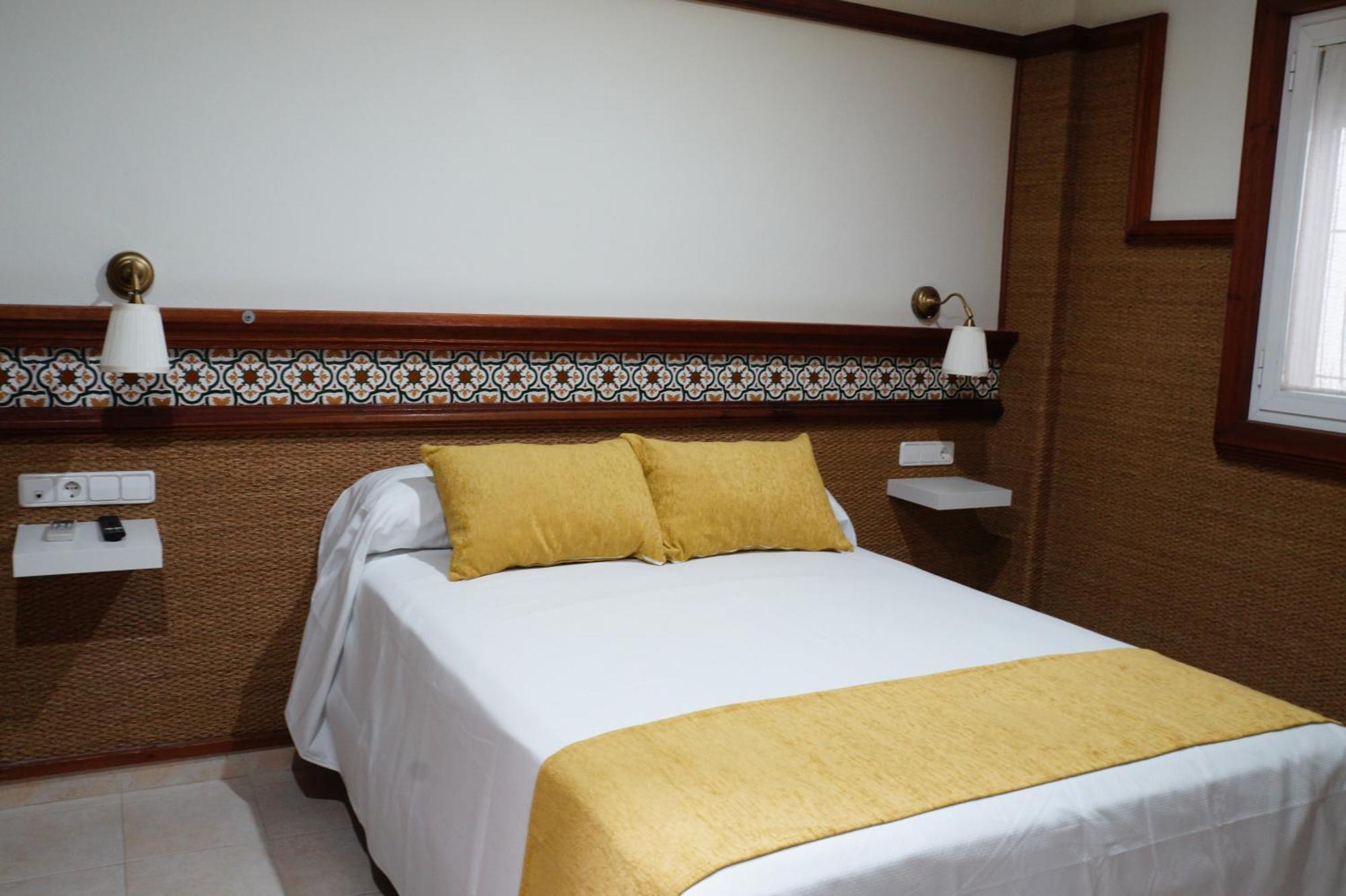 Hostal La Conilena Conil De La Frontera Exteriör bild