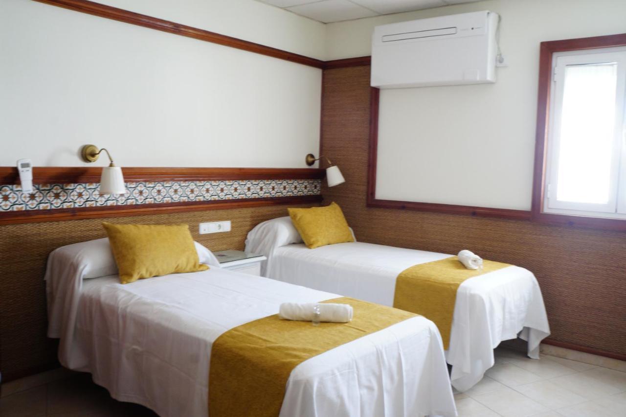 Hostal La Conilena Conil De La Frontera Exteriör bild