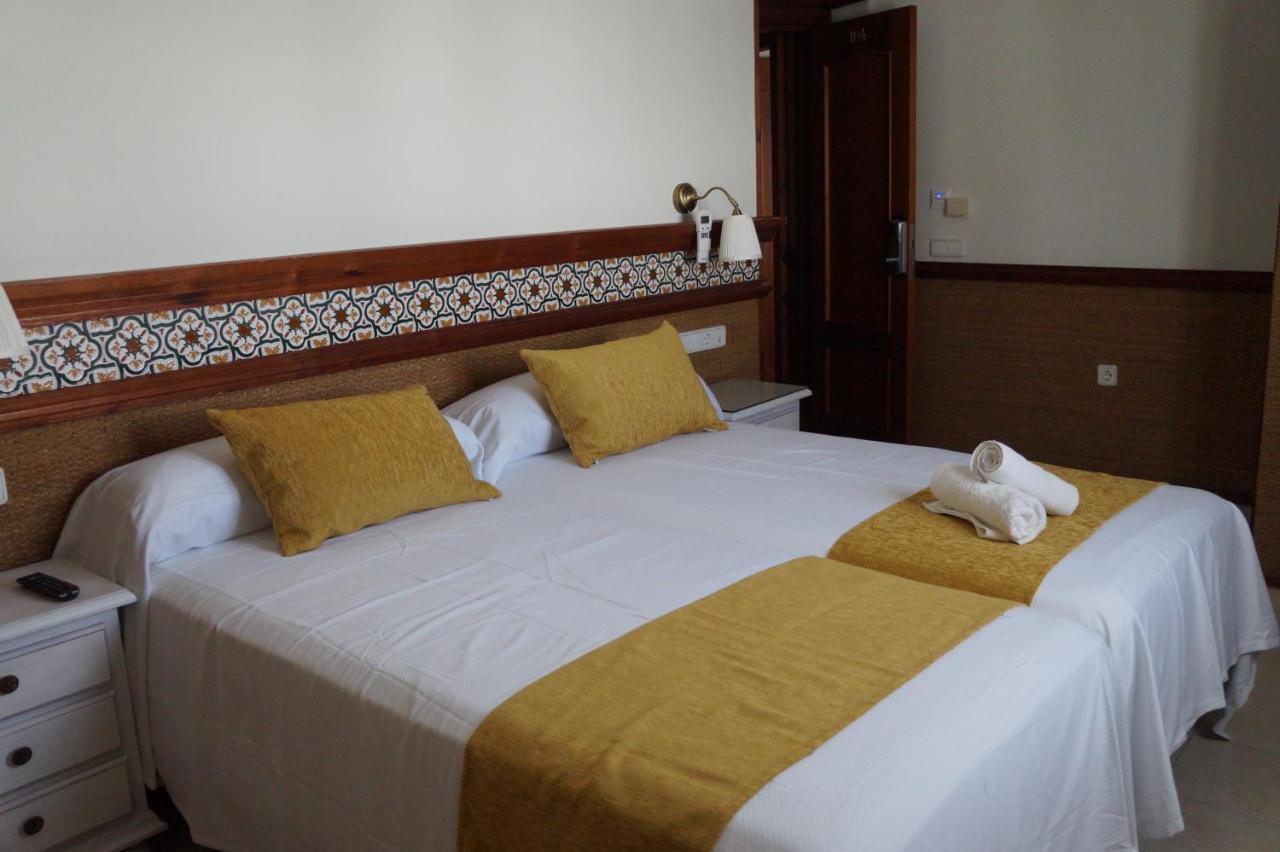 Hostal La Conilena Conil De La Frontera Exteriör bild