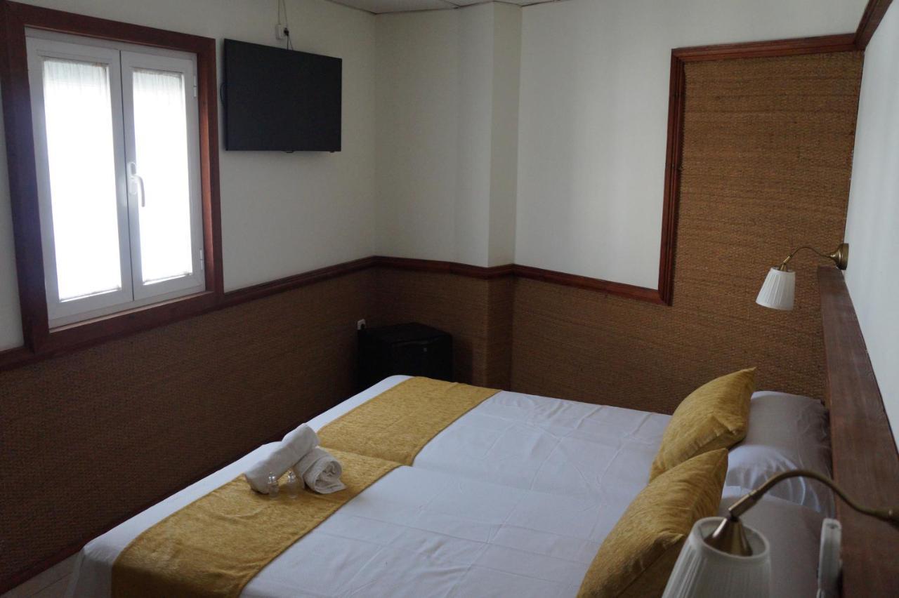 Hostal La Conilena Conil De La Frontera Exteriör bild