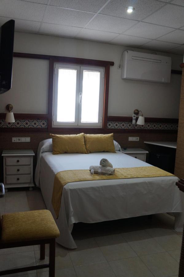 Hostal La Conilena Conil De La Frontera Exteriör bild