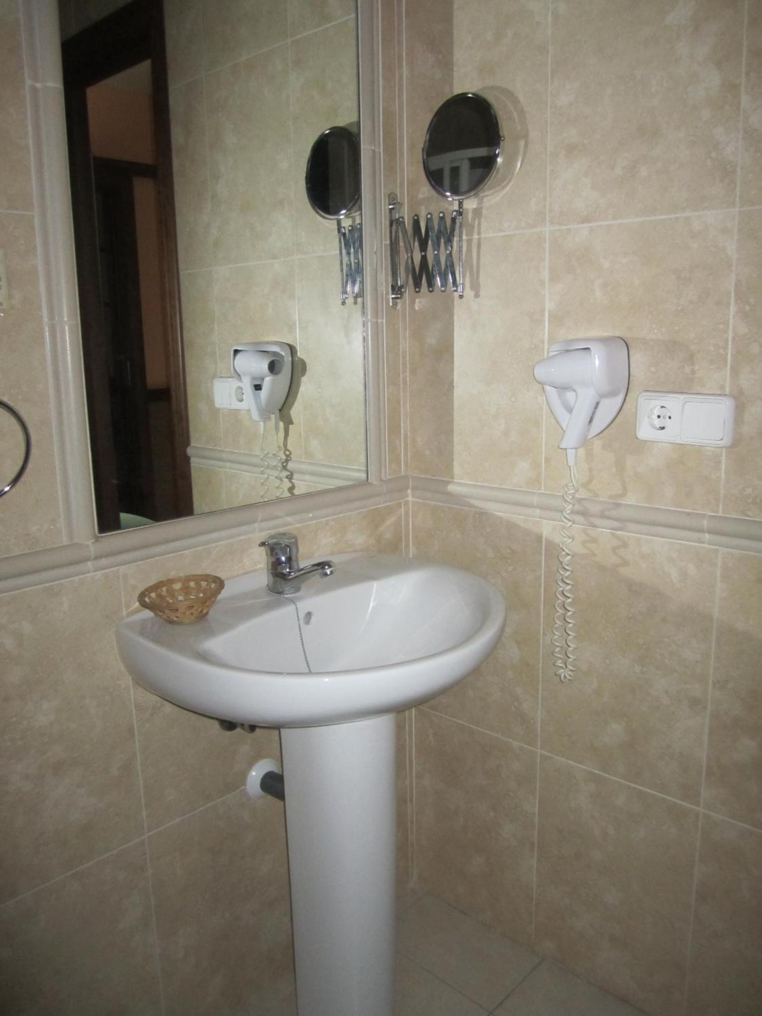 Hostal La Conilena Conil De La Frontera Exteriör bild